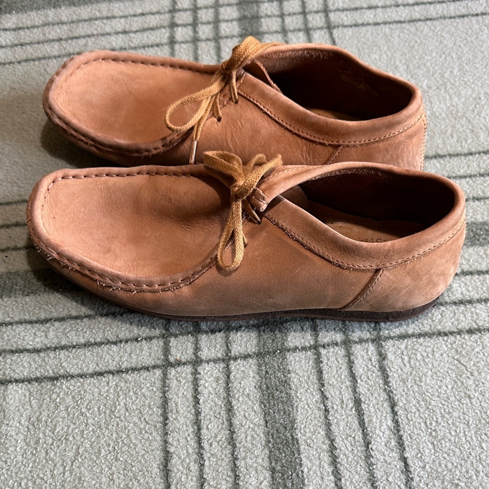 Clarks low size 10.5 Men's Brown Casual Shoes